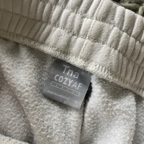 Aritzia Perfect Fit Jogger Sweatpant in Cream - Picture 3 of 3